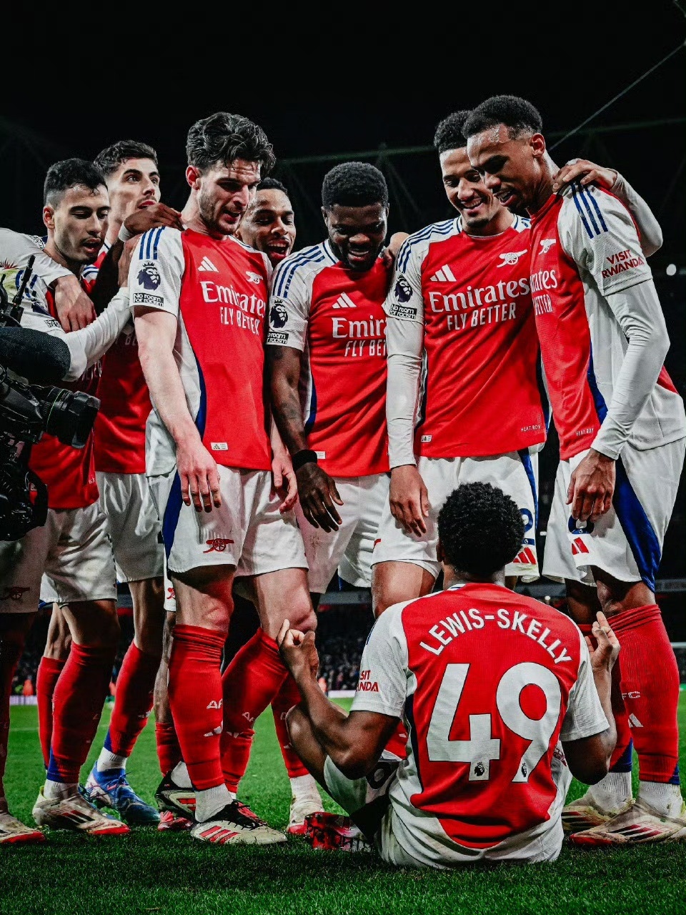 pgsoft关于今夜巴黎圣日耳曼调整名单以备荷甲，迎来里程碑环节打磨，引发热议，更衣室氛围转暖的信息